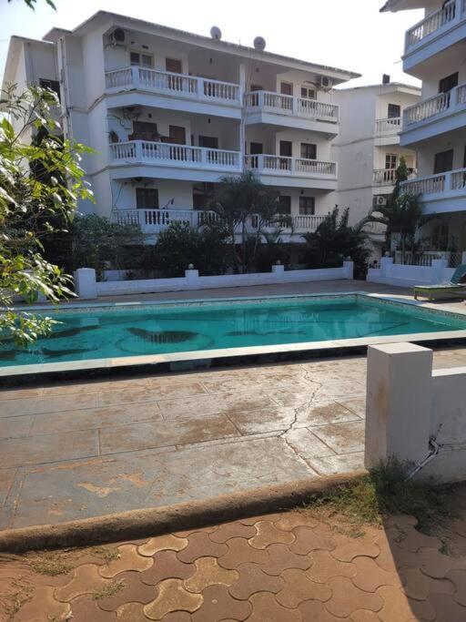 Comfortable 1Bhk Resort Aptmt With Pool At Candolim For 4 Ppl 신궤림 외부 사진